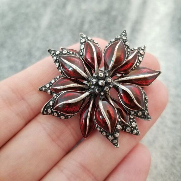 Vintage LC Red Enamel Flower Shaped Brooch, Poinsetta, Silver Tone Lapel Pin - Picture 4 of 6
